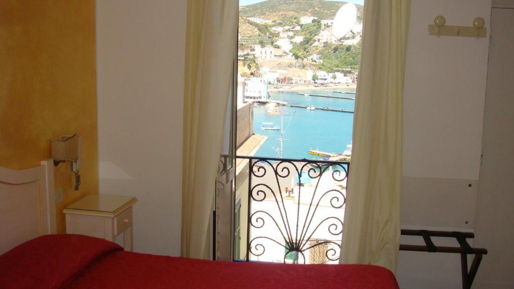 Hotel Del Capitano Ponza Chambre photo